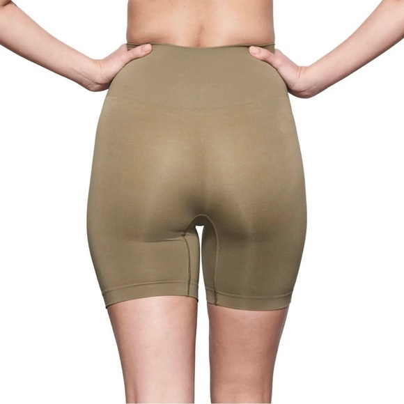 SKIMS Soft Smoothing Seamless Short in Army Green - Picture 2 of 5
